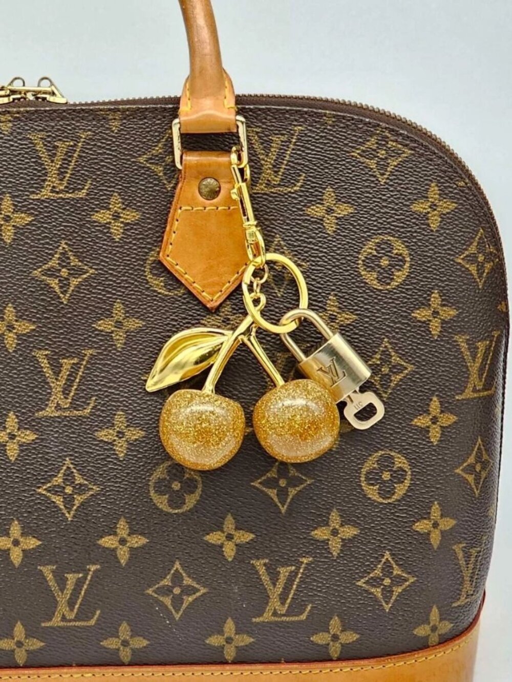 Louis Vuitton Gold Padlock 🔒 Key Set Authentic LV w/ Unbranded Apple Keychain - Picture 2 of 8